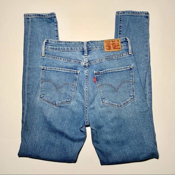 Levi's Denim - Levi’s jeans 721 high rise skinny distressed sz 26